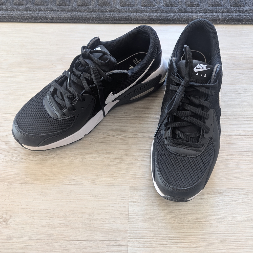 Nike Black and White Air Max Sneakers - Picture 3 of 6